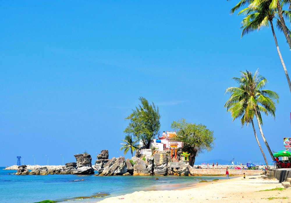 Dinh Cau Pagoda, Phu Quoc, Vietnam.jpg