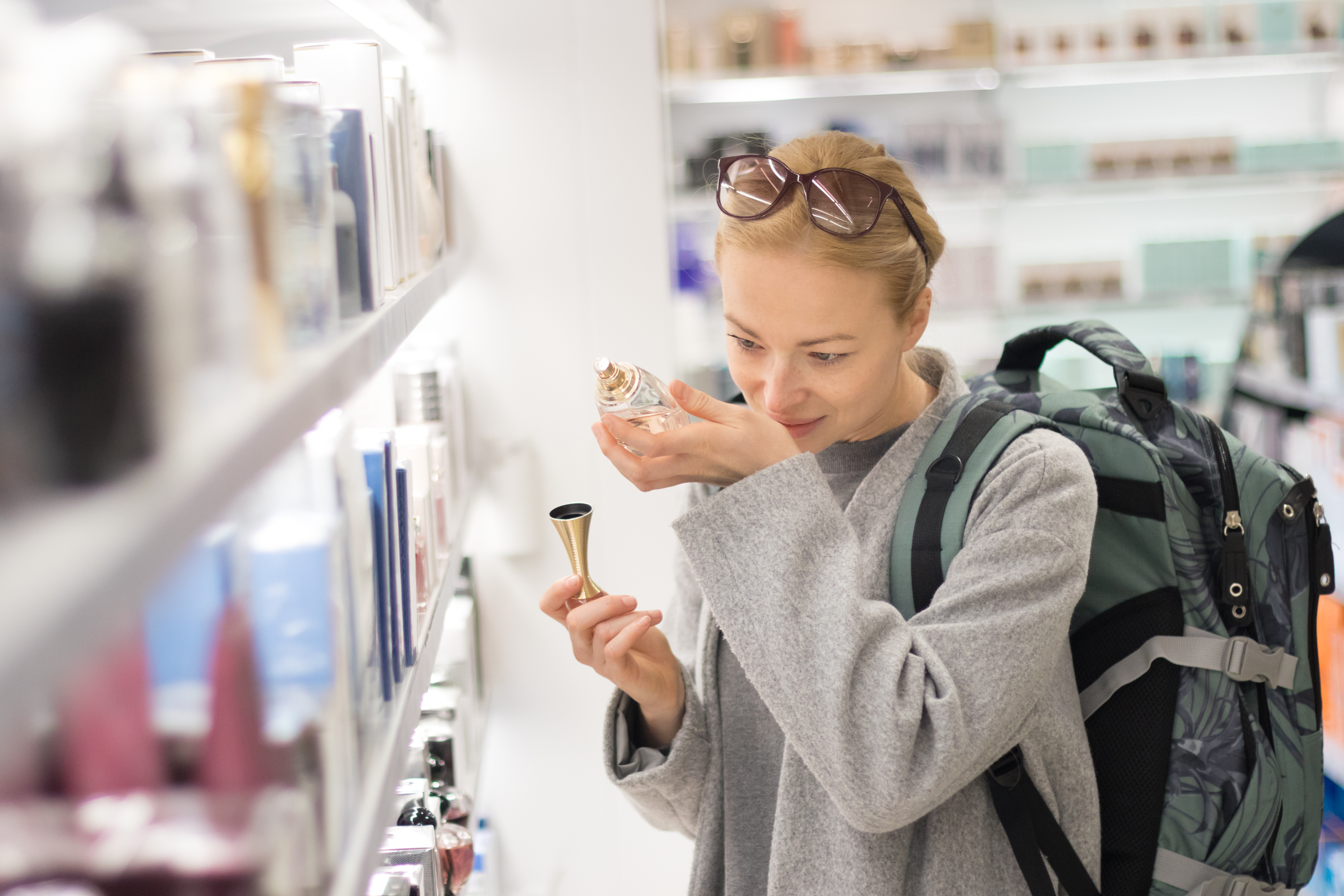 duty free nákup parfému.jpg