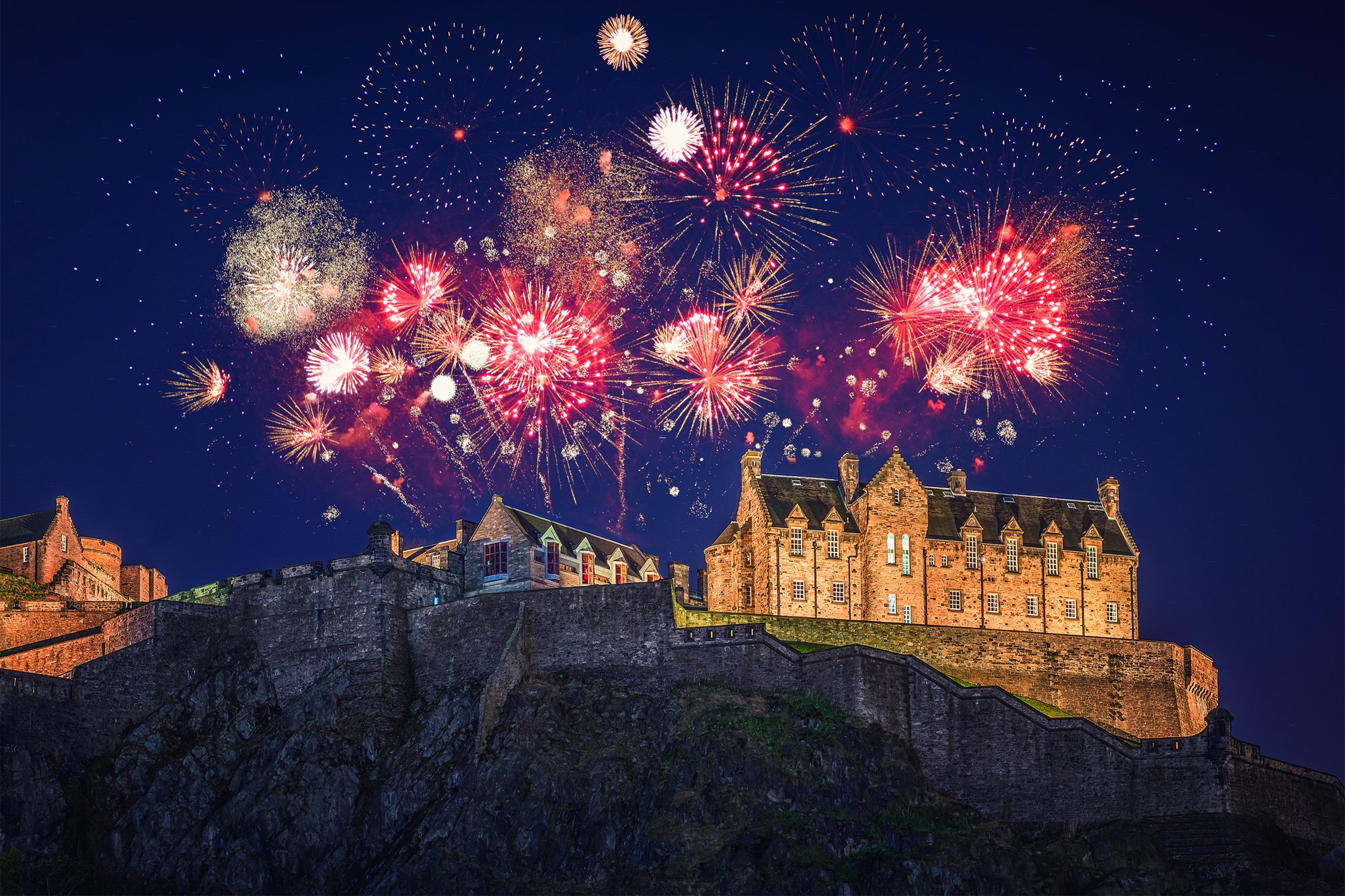 Edinburský hrad s ohňostroji Edinburský hrad s ohňostroji.jpg