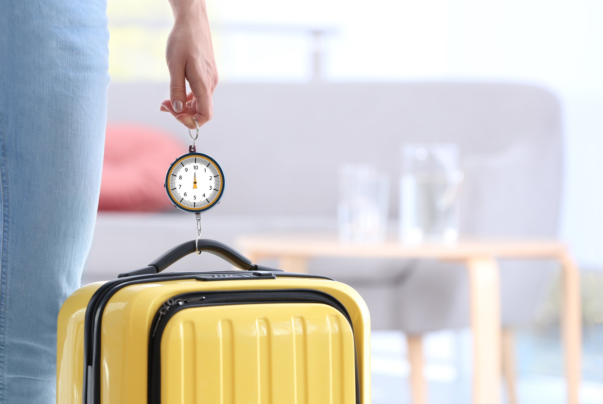 Přehled poplatků za nadváhu zavazadel u aerolinek 2026