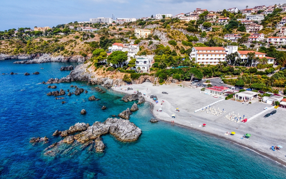 Zájezd do Kalábrie z Prahy na týden do dobře hodnoceného 4* resortu s plnou penzí za 9 990 Kč!