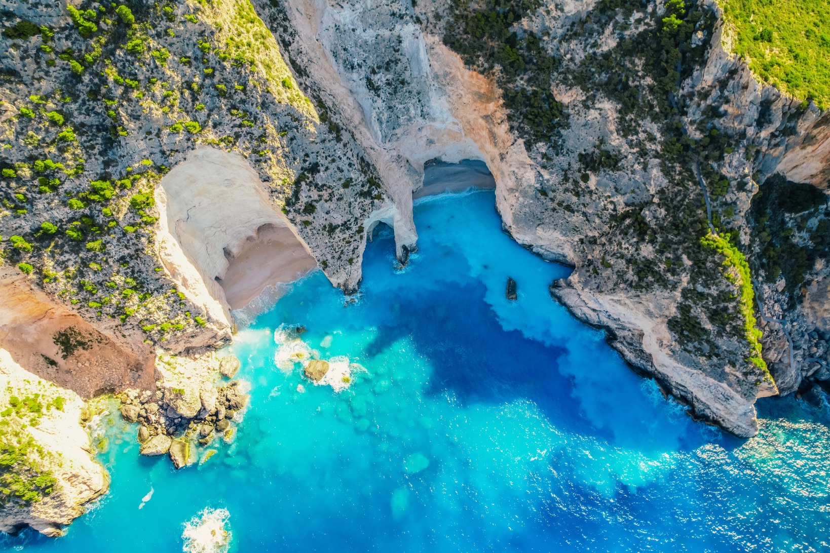 Zájezd na Zakynthos z Prahy na týden do dobře hodnoceného hotelu s plnou penzí za 11 990 Kč!