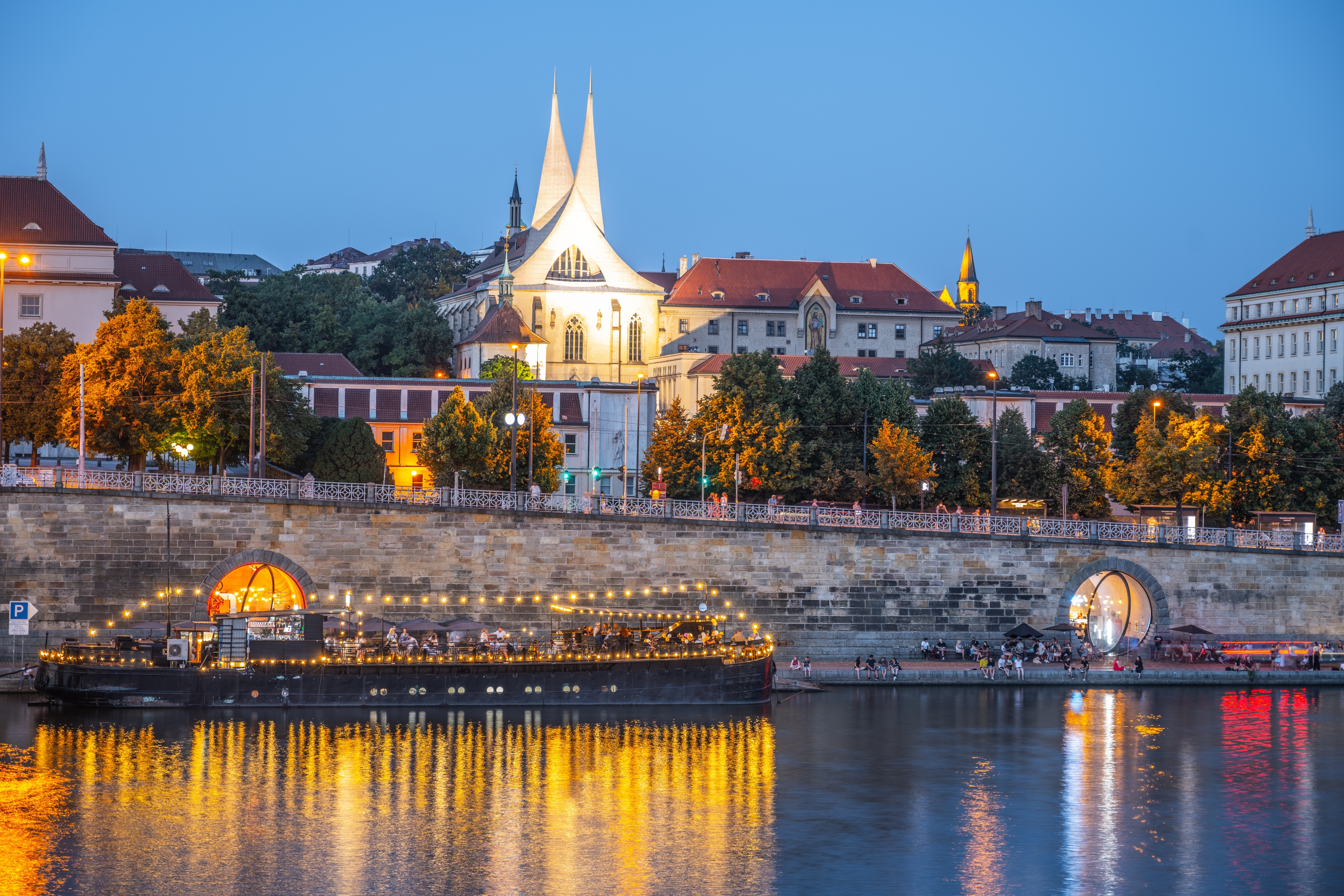 Plavba - Praha shutterstock_2495500977.jpg